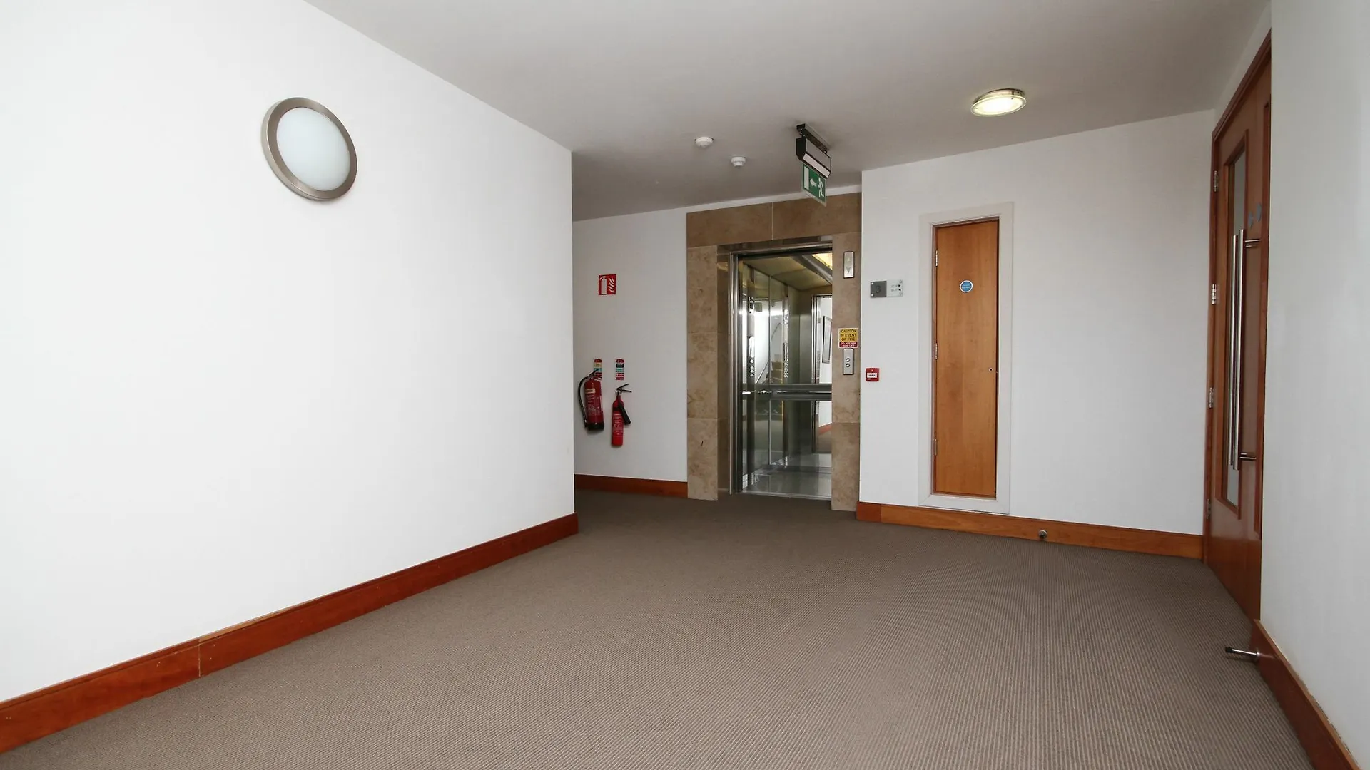 Georges Street Suite Dublin 0*,  Irsko